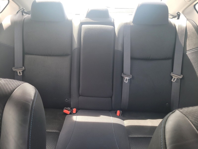 Nissan Altima Vehicle Full-screen Gallery Image 12