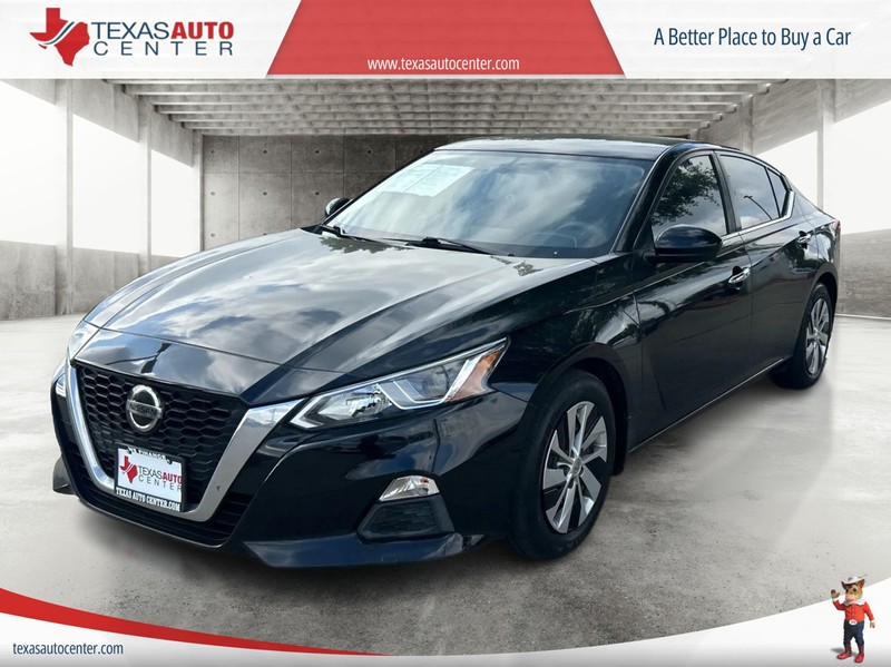 Nissan Altima Vehicle Full-screen Gallery Image 2