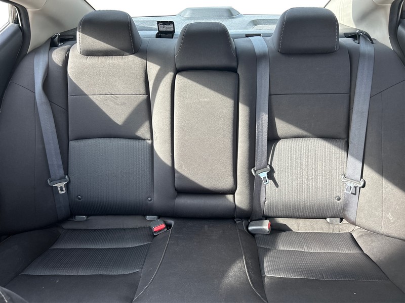 Nissan Altima Vehicle Full-screen Gallery Image 13