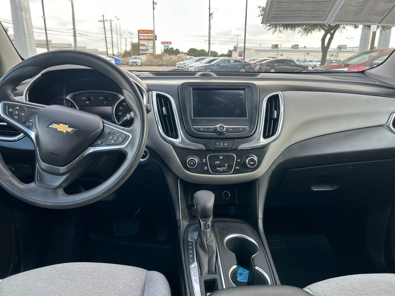 Chevrolet Equinox Vehicle Full-screen Gallery Image 12