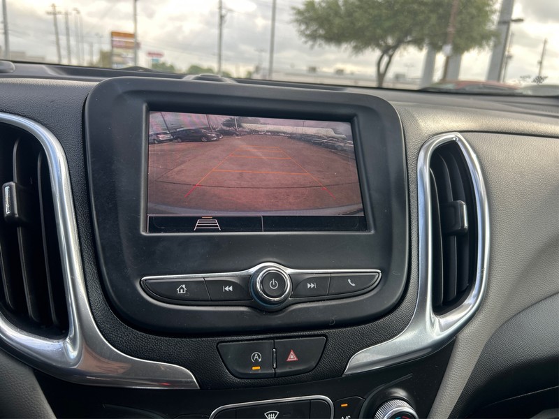 Chevrolet Equinox Vehicle Full-screen Gallery Image 17