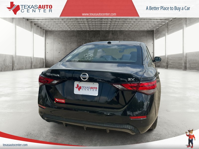 Nissan Sentra Vehicle Full-screen Gallery Image 5