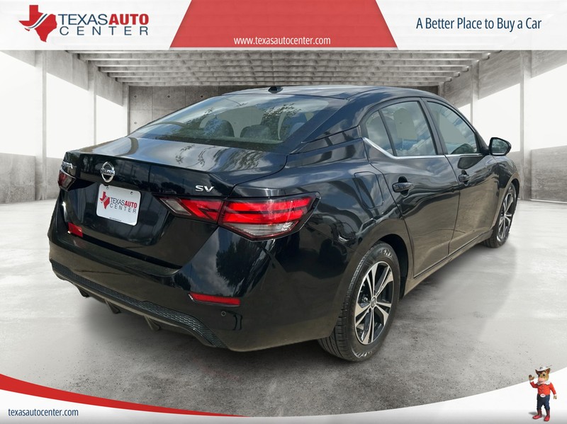 Nissan Sentra Vehicle Full-screen Gallery Image 6