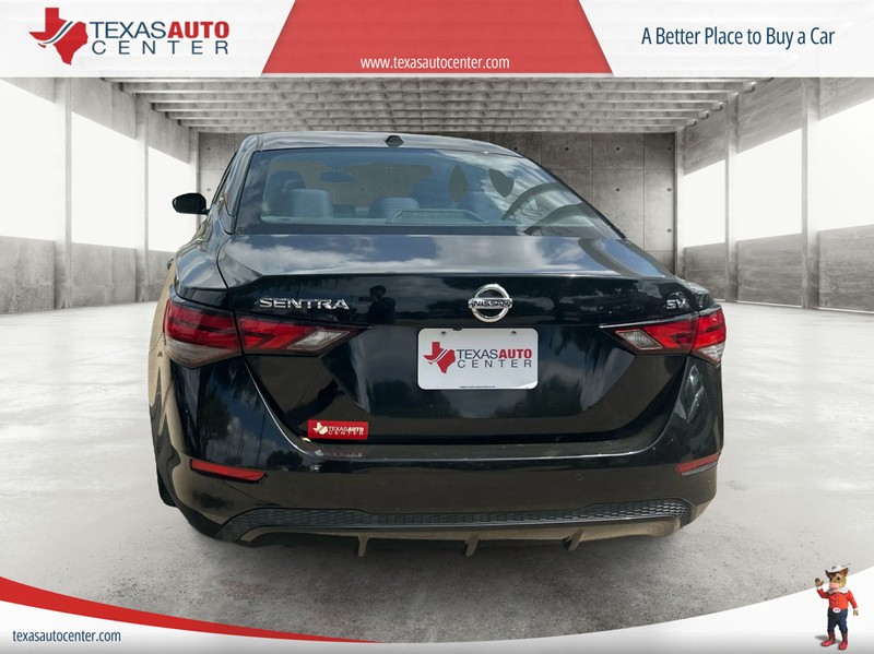 Nissan Sentra Vehicle Full-screen Gallery Image 7