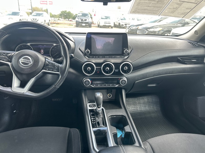 Nissan Sentra Vehicle Full-screen Gallery Image 11