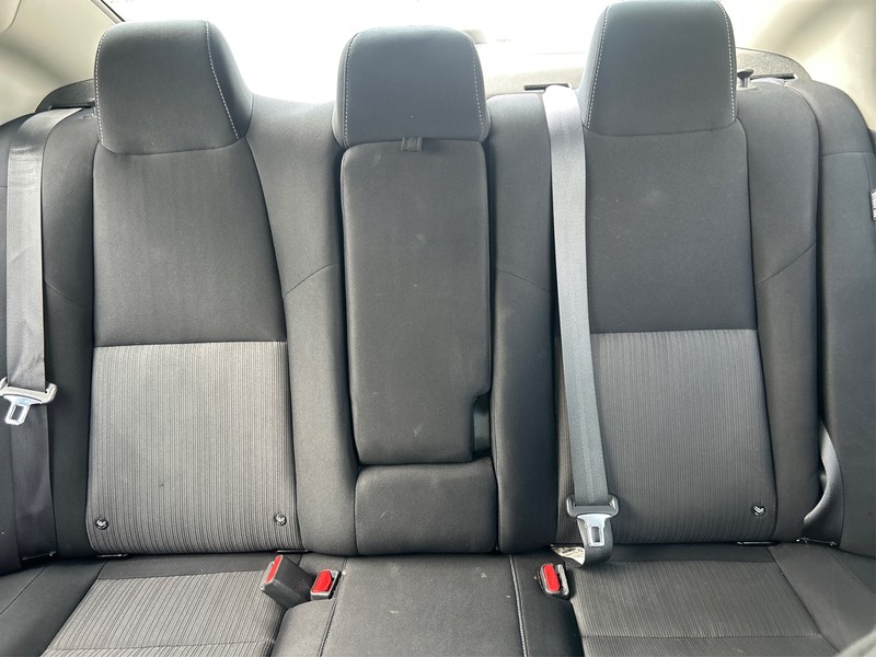 Nissan Sentra Vehicle Full-screen Gallery Image 12