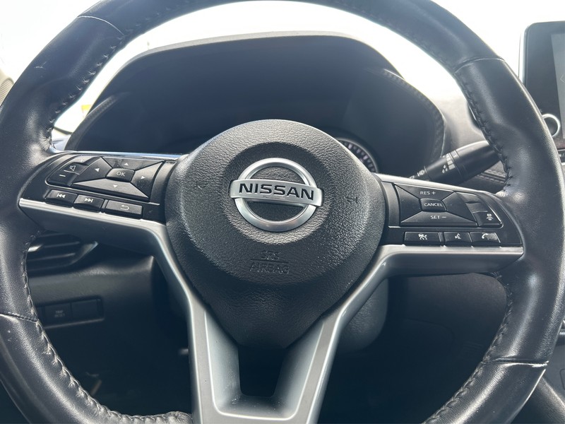 Nissan Sentra Vehicle Full-screen Gallery Image 13