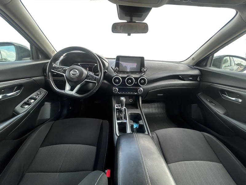 Nissan Sentra Vehicle Full-screen Gallery Image 14