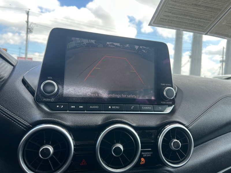 Nissan Sentra Vehicle Full-screen Gallery Image 16