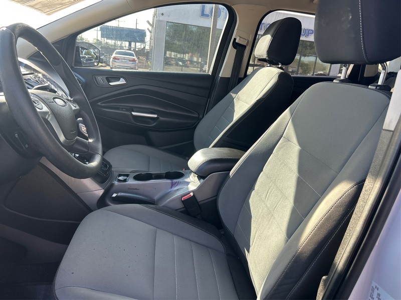 Ford Escape Vehicle Full-screen Gallery Image 9