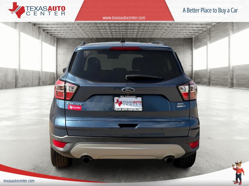 Ford Escape Vehicle Full-screen Gallery Image 6