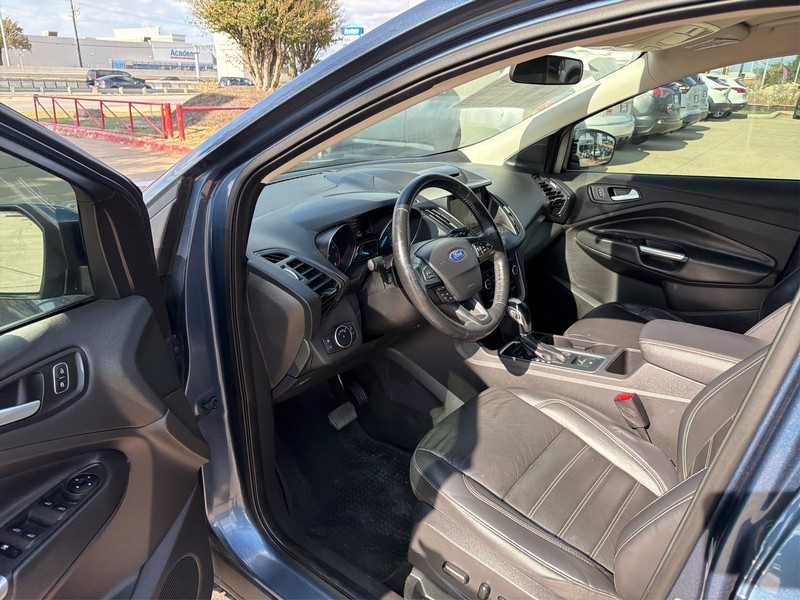 Ford Escape Vehicle Full-screen Gallery Image 9