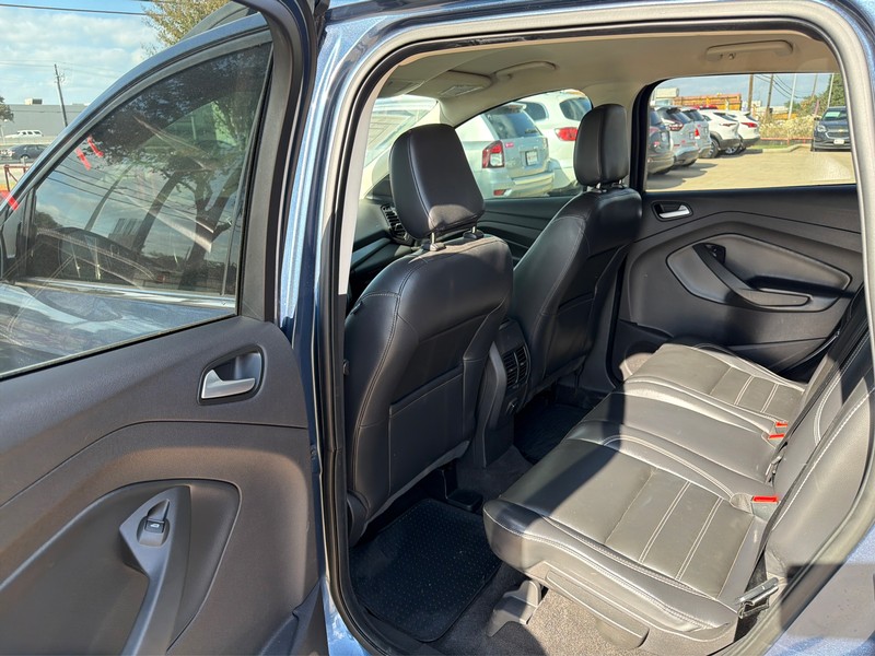 Ford Escape Vehicle Full-screen Gallery Image 10