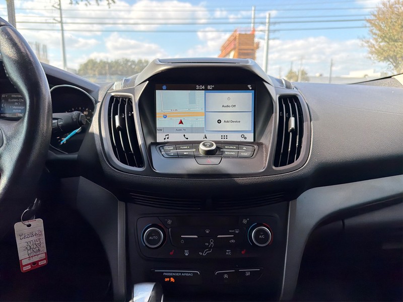 Ford Escape Vehicle Full-screen Gallery Image 12