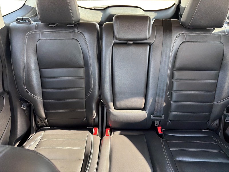 Ford Escape Vehicle Full-screen Gallery Image 13