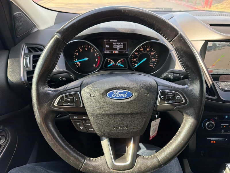 Ford Escape Vehicle Full-screen Gallery Image 14