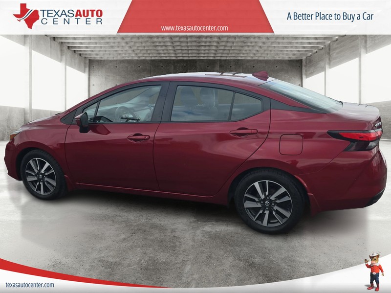 Nissan Versa Vehicle Full-screen Gallery Image 5