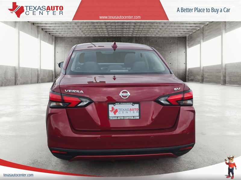 Nissan Versa Vehicle Full-screen Gallery Image 6