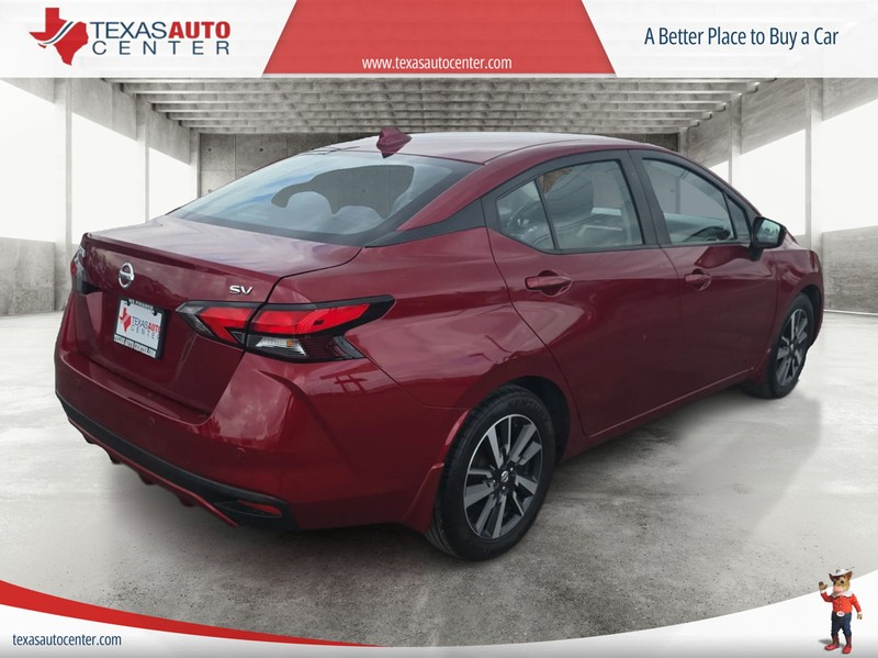 Nissan Versa Vehicle Full-screen Gallery Image 7