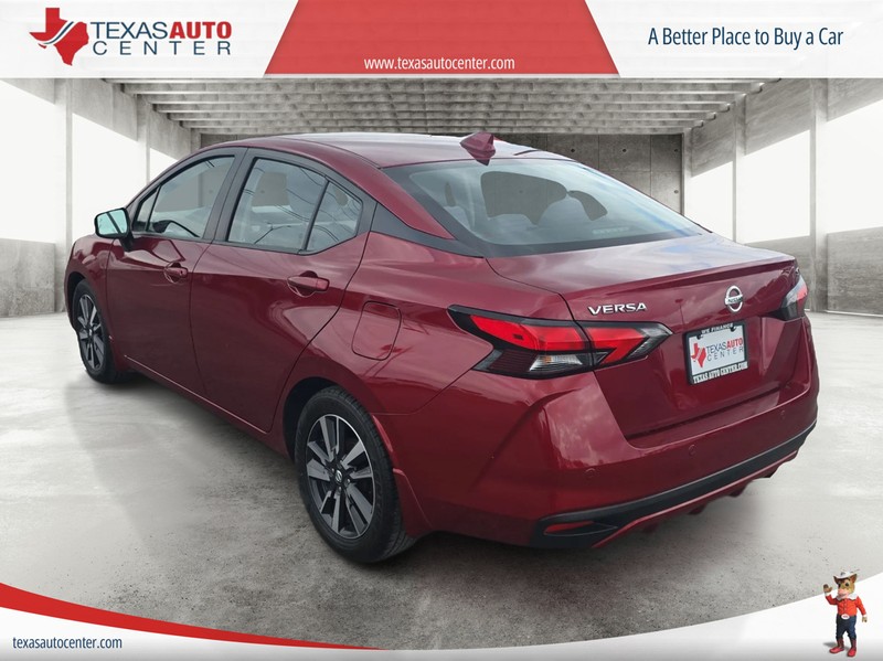 Nissan Versa Vehicle Full-screen Gallery Image 8