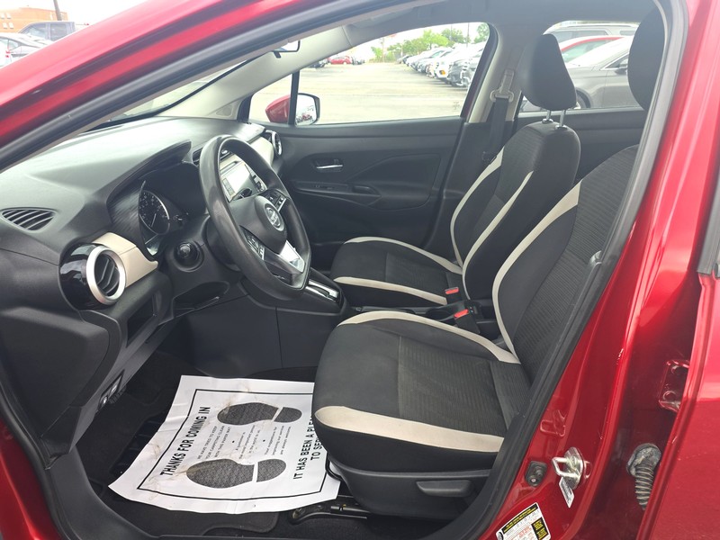 Nissan Versa Vehicle Full-screen Gallery Image 9