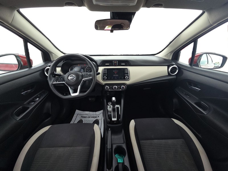 Nissan Versa Vehicle Full-screen Gallery Image 14