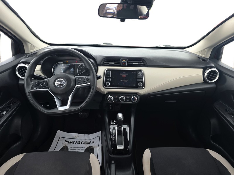 Nissan Versa Vehicle Full-screen Gallery Image 15