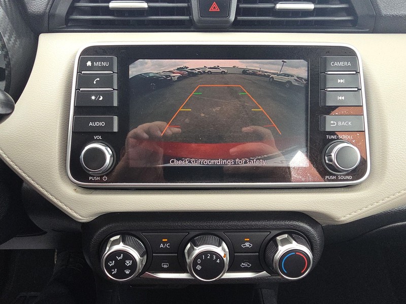 Nissan Versa Vehicle Full-screen Gallery Image 16