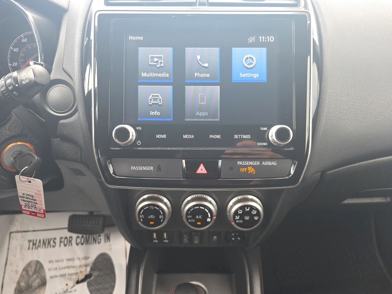 Mitsubishi Outlander Sport Vehicle Full-screen Gallery Image 12