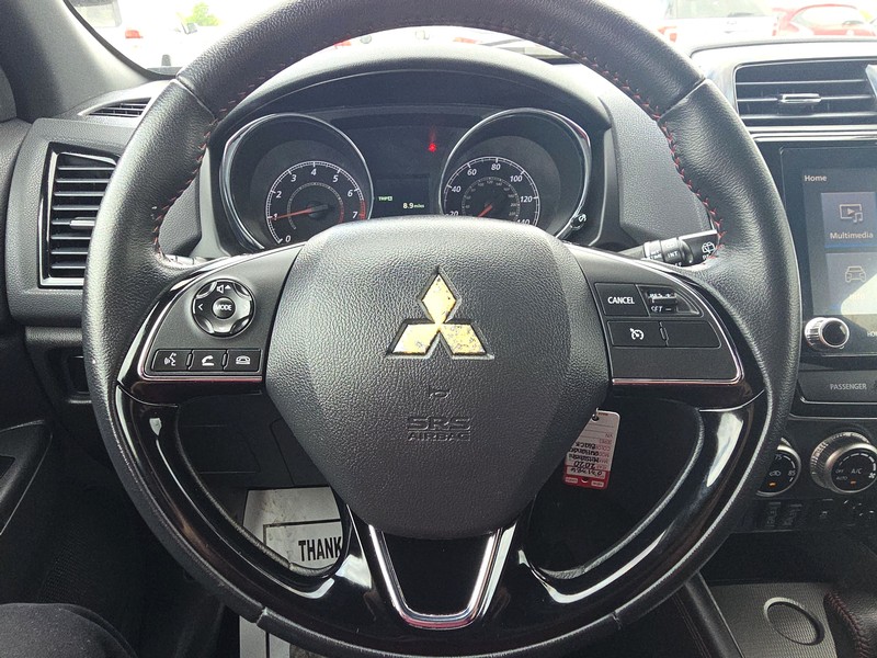 Mitsubishi Outlander Sport Vehicle Full-screen Gallery Image 14