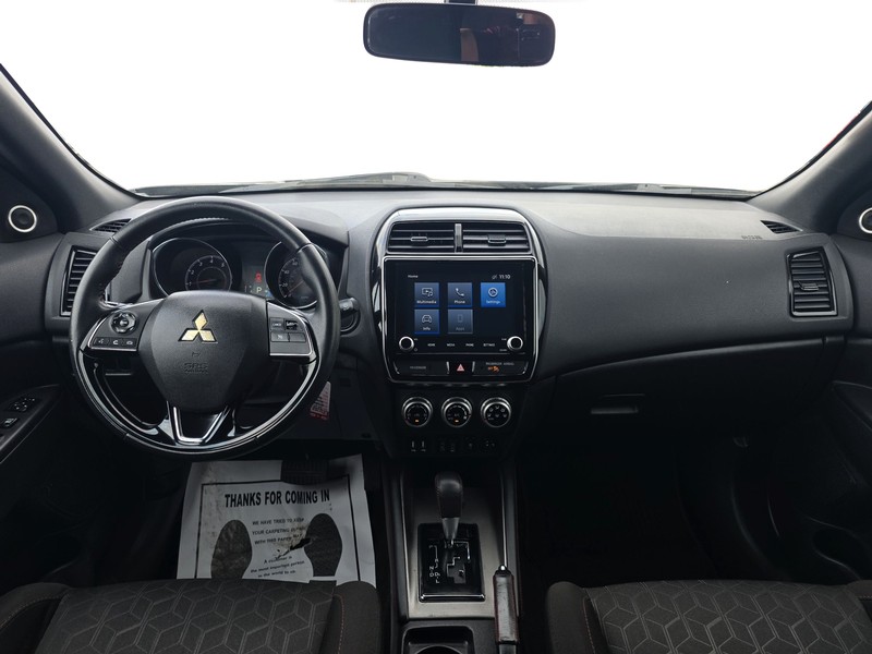 Mitsubishi Outlander Sport Vehicle Full-screen Gallery Image 16
