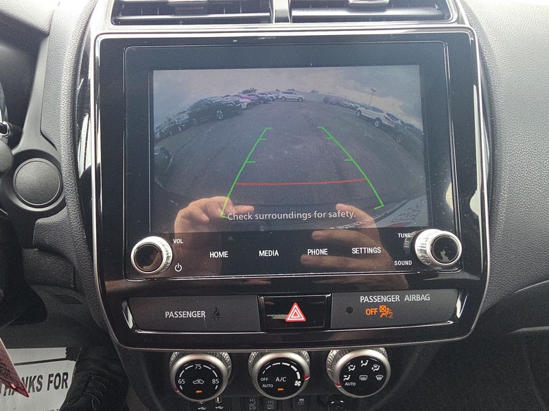 Mitsubishi Outlander Sport Vehicle Full-screen Gallery Image 17