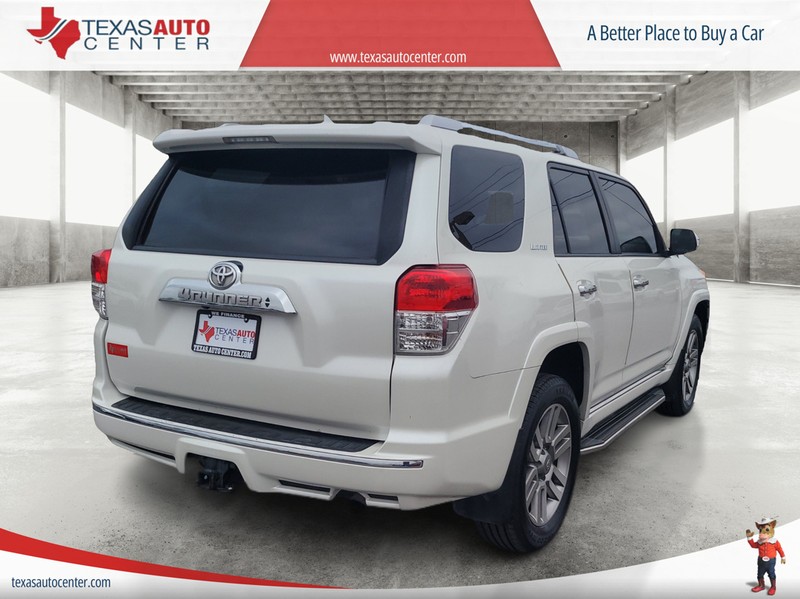 Toyota 4Runner Vehicle Full-screen Gallery Image 7