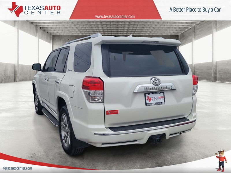 Toyota 4Runner Vehicle Full-screen Gallery Image 8