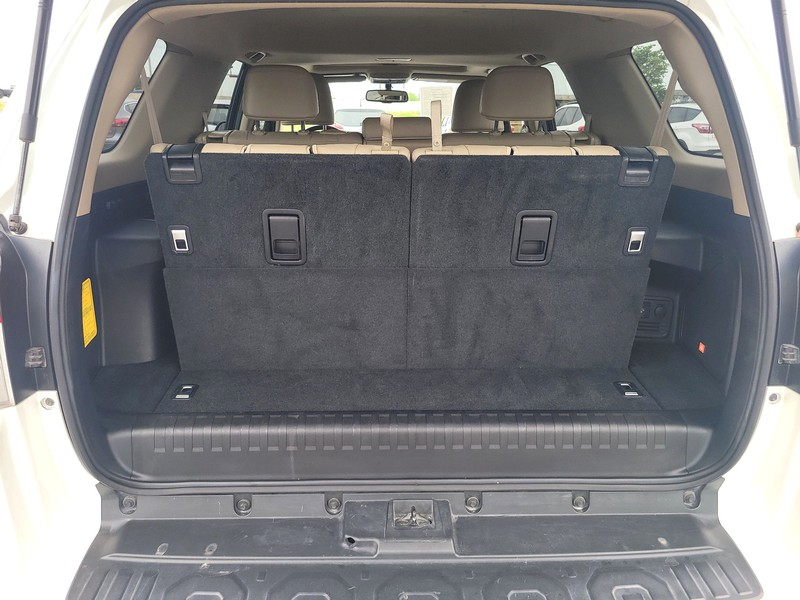 Toyota 4Runner Vehicle Full-screen Gallery Image 11