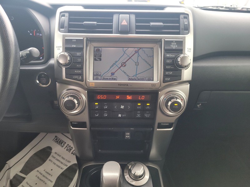 Toyota 4Runner Vehicle Full-screen Gallery Image 12