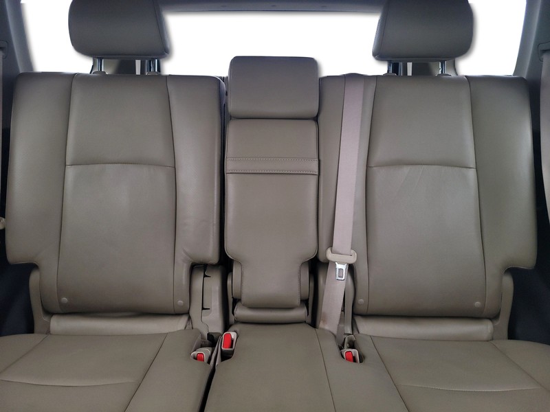 Toyota 4Runner Vehicle Full-screen Gallery Image 13