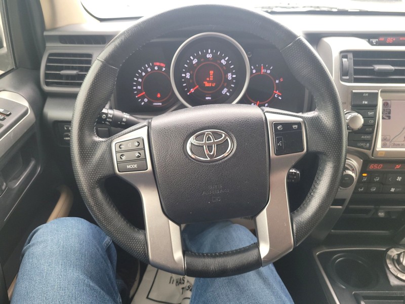 Toyota 4Runner Vehicle Full-screen Gallery Image 14