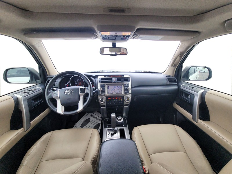 Toyota 4Runner Vehicle Full-screen Gallery Image 15