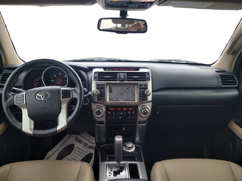 Toyota 4Runner Vehicle Full-screen Gallery Image 16