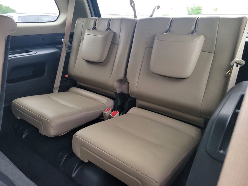 Toyota 4Runner Vehicle Full-screen Gallery Image 19