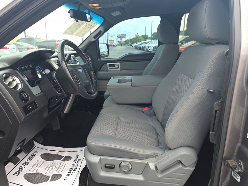Ford F-150 Vehicle Full-screen Gallery Image 9