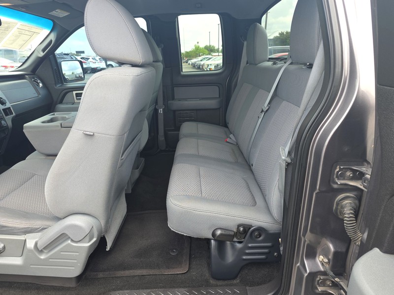 Ford F-150 Vehicle Full-screen Gallery Image 10