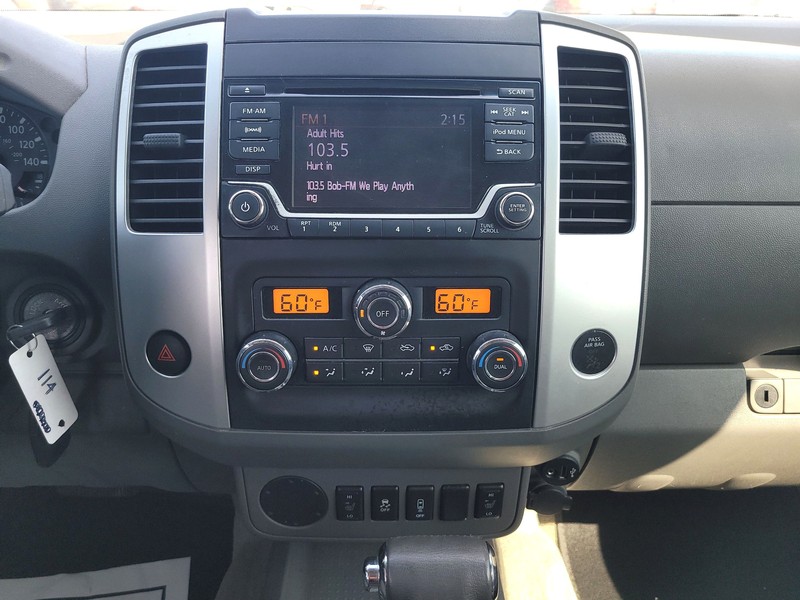 Nissan Frontier Vehicle Full-screen Gallery Image 11