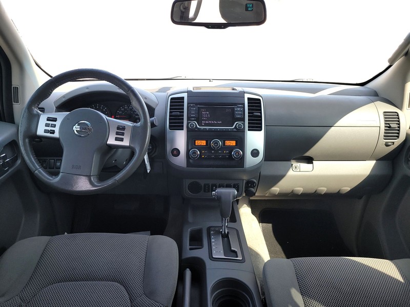 Nissan Frontier Vehicle Full-screen Gallery Image 15
