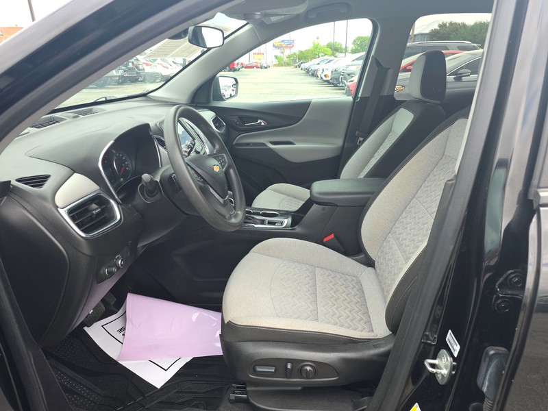 Chevrolet Equinox Vehicle Full-screen Gallery Image 9
