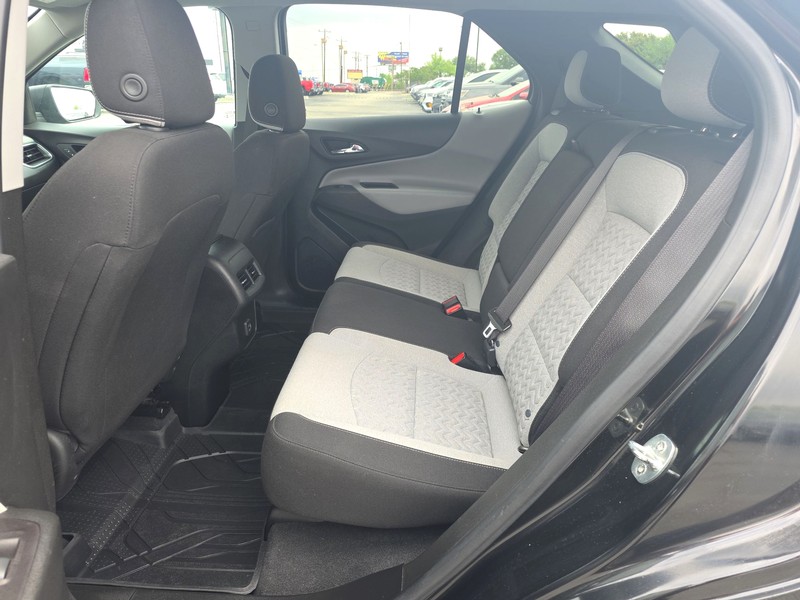 Chevrolet Equinox Vehicle Full-screen Gallery Image 10