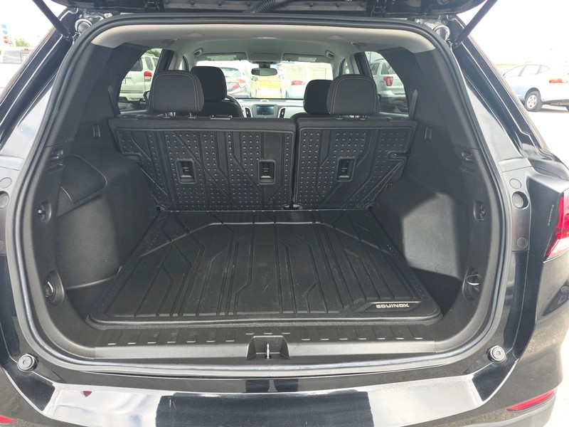 Chevrolet Equinox Vehicle Full-screen Gallery Image 11