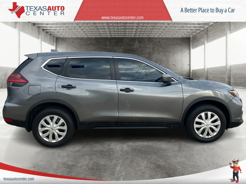 Nissan Rogue Vehicle Full-screen Gallery Image 4