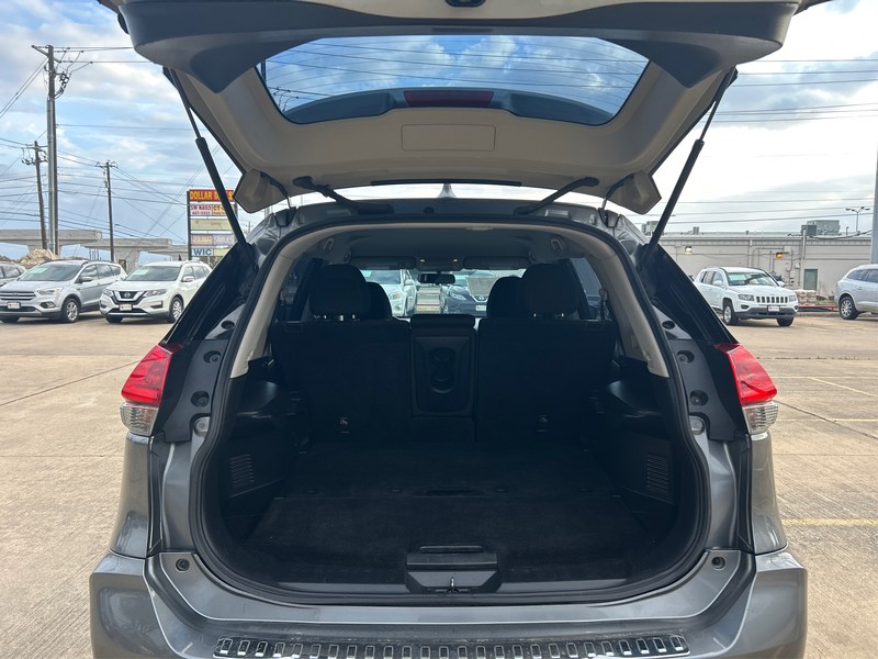 Nissan Rogue Vehicle Full-screen Gallery Image 11